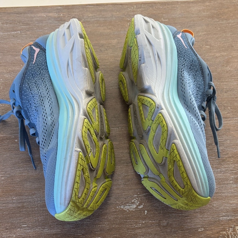 Hoka Women's Bondi 8 Athletic Shoes in size 9D - Picture 3 of 14